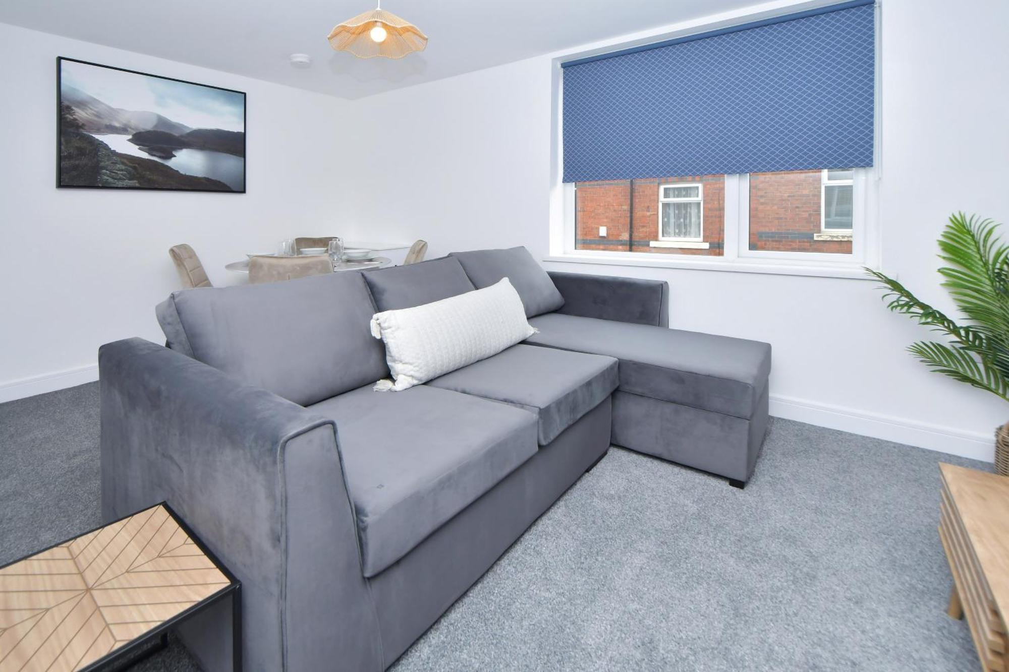 Sapphire Apartments By Yourstays - Luxury 2 Bedroom Apartments In Crewe Exterior photo