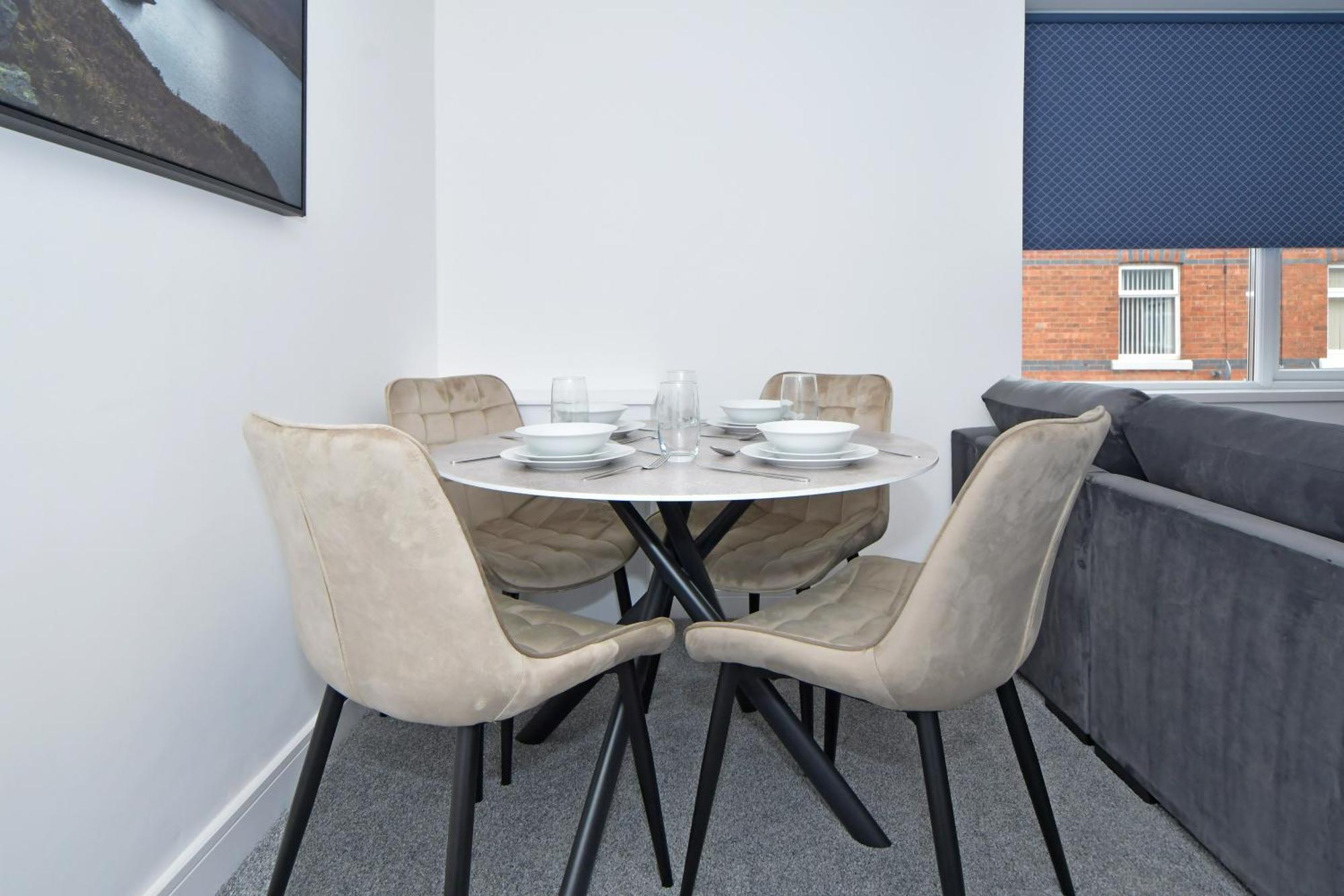 Sapphire Apartments By Yourstays - Luxury 2 Bedroom Apartments In Crewe Exterior photo