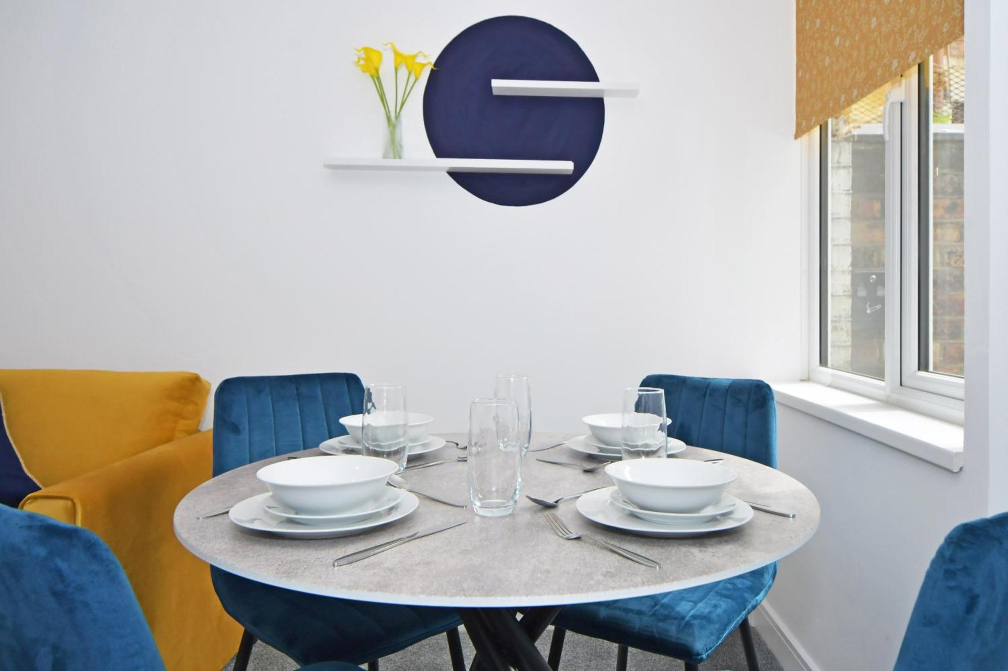 Sapphire Apartments By Yourstays - Luxury 2 Bedroom Apartments In Crewe Exterior photo