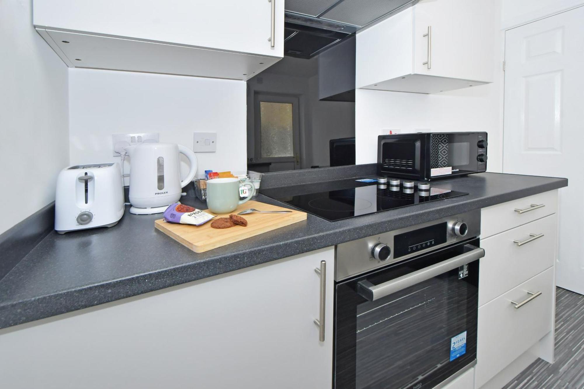 Sapphire Apartments By Yourstays - Luxury 2 Bedroom Apartments In Crewe Exterior photo