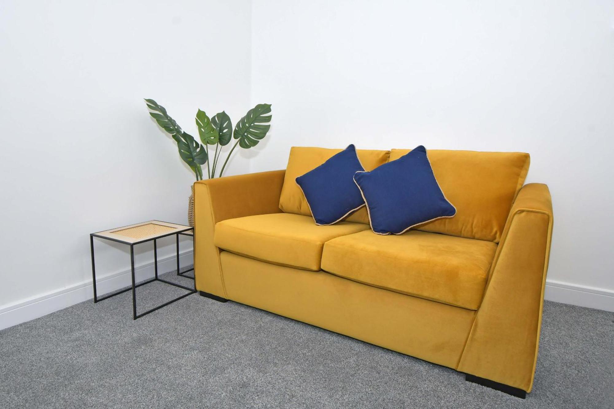 Sapphire Apartments By Yourstays - Luxury 2 Bedroom Apartments In Crewe Exterior photo