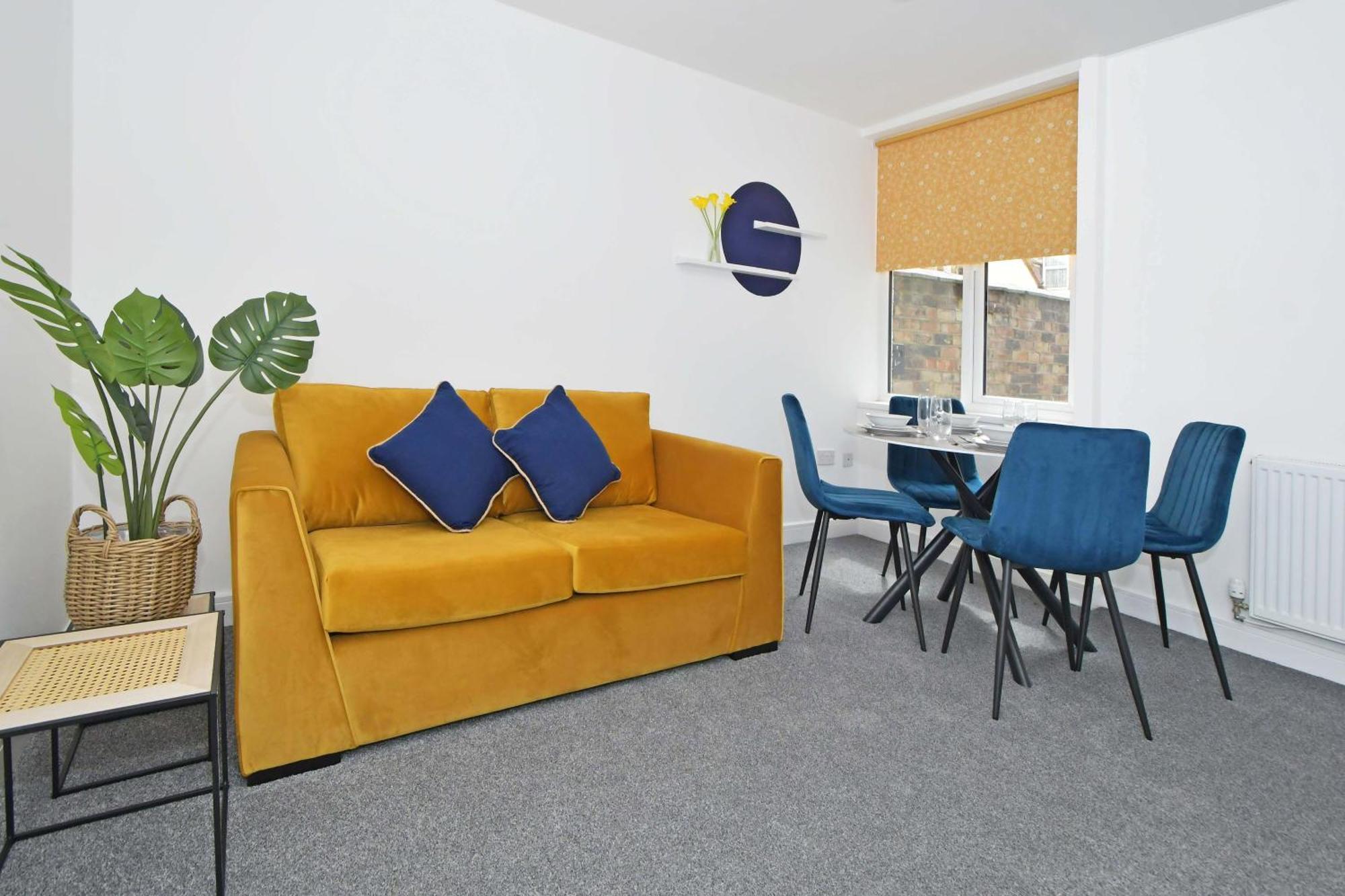 Sapphire Apartments By Yourstays - Luxury 2 Bedroom Apartments In Crewe Exterior photo
